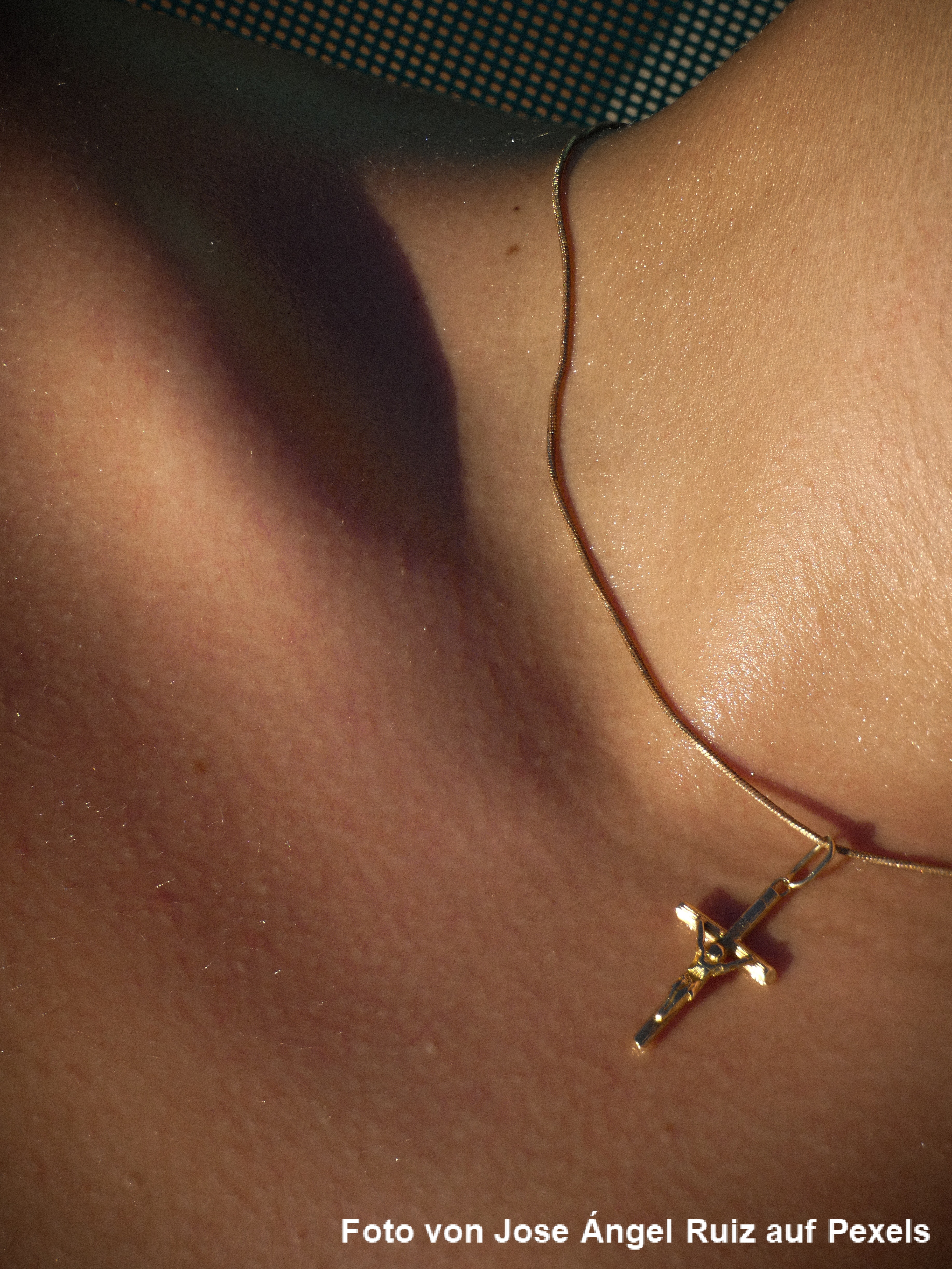 Jesus Kreuz Hals 2309 Fotor